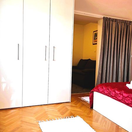 Apartment And Rooms Milak Раб Экстерьер фото