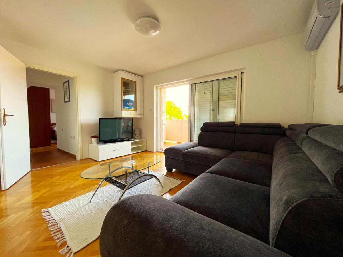 Apartment And Rooms Milak Раб Экстерьер фото