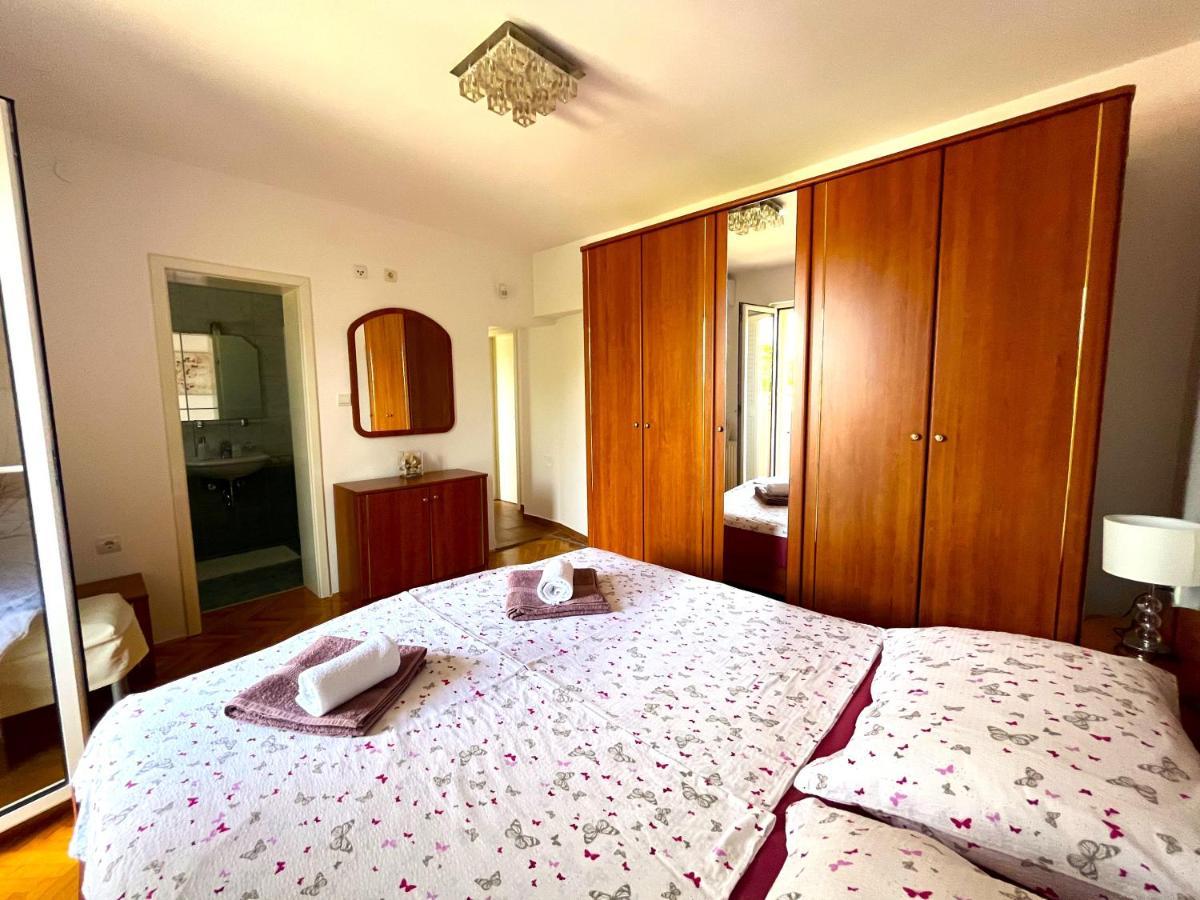 Apartment And Rooms Milak Раб Экстерьер фото