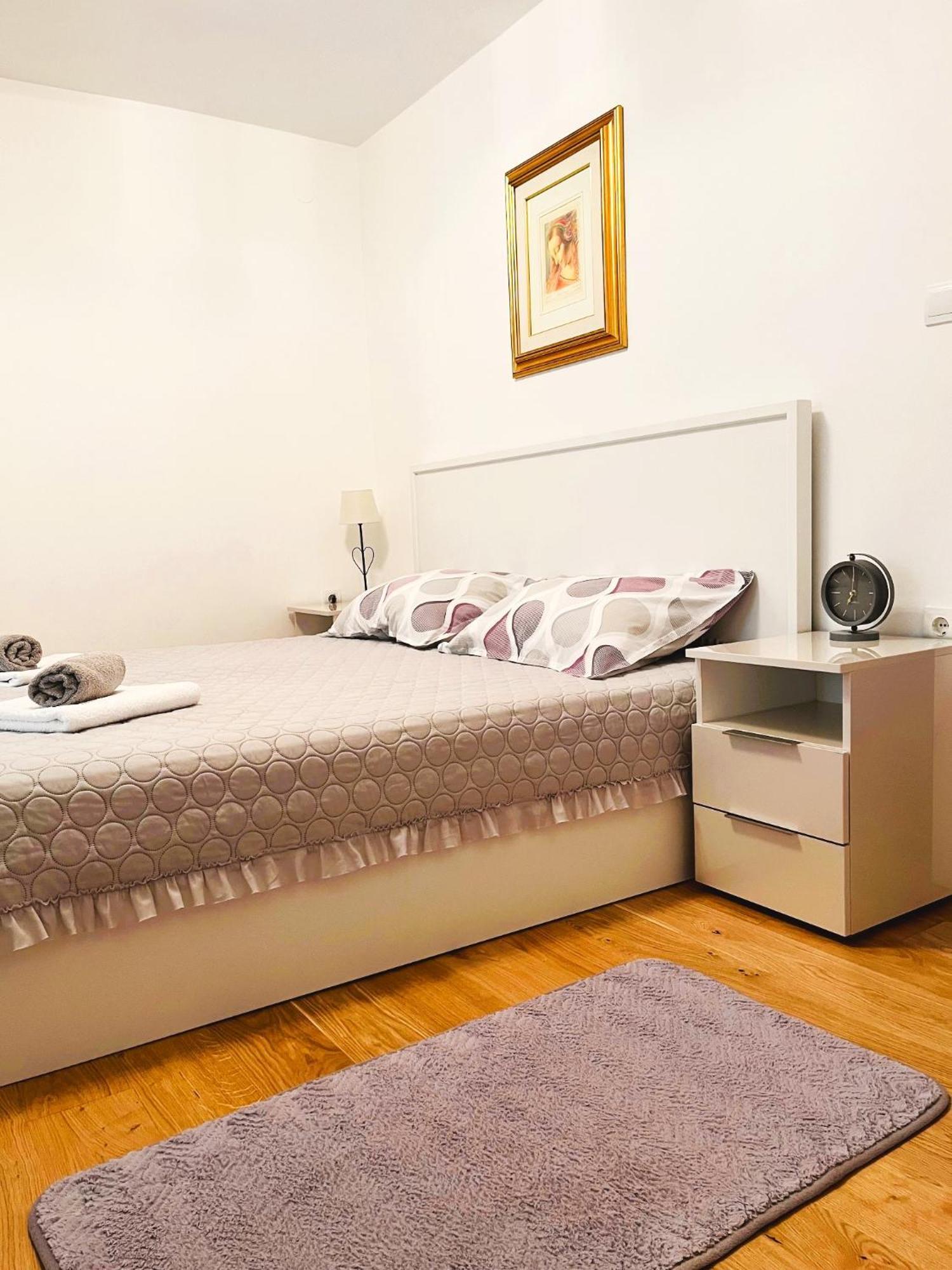 Apartment And Rooms Milak Раб Экстерьер фото