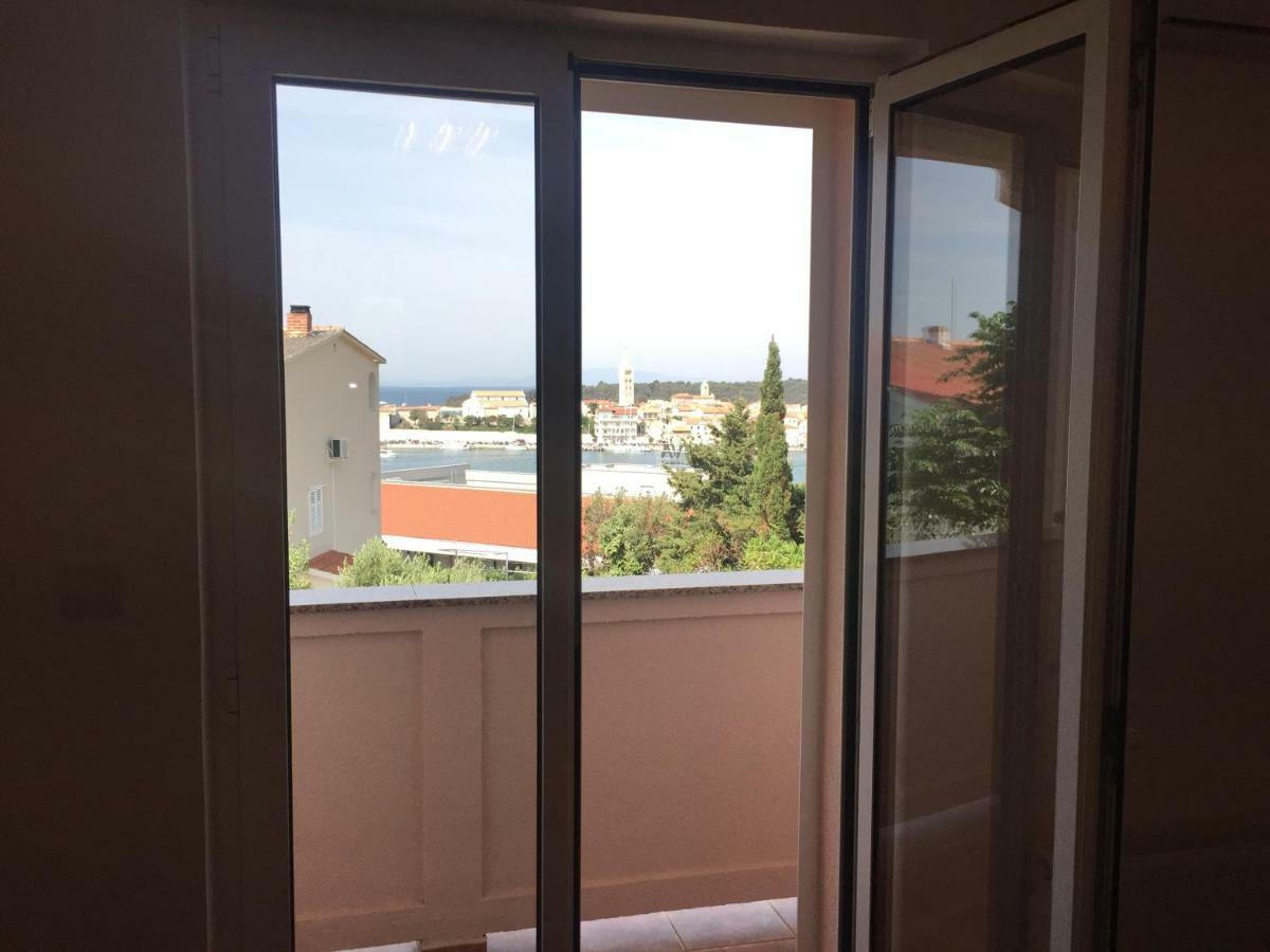 Apartment And Rooms Milak Раб Экстерьер фото