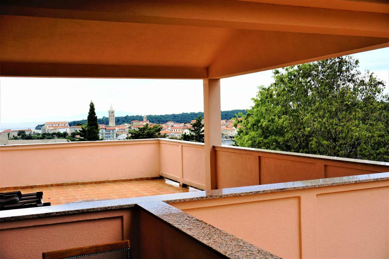 Apartment And Rooms Milak Раб Экстерьер фото